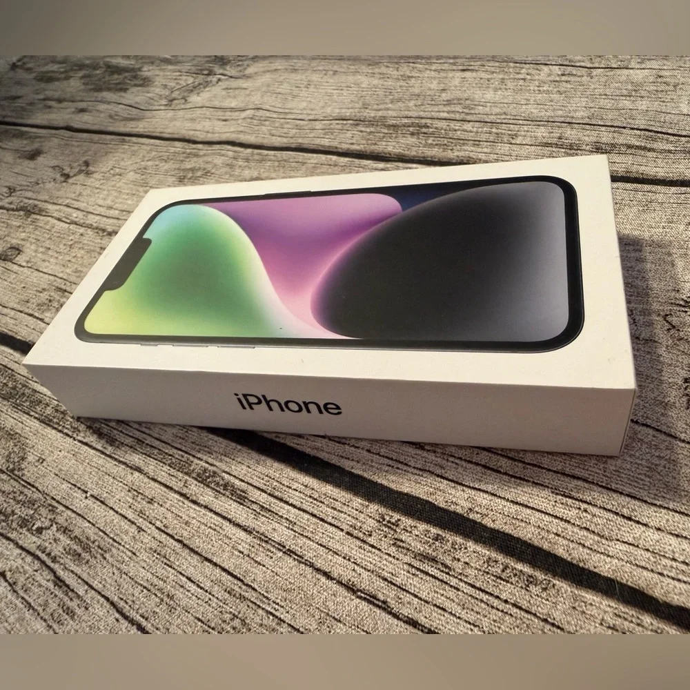 Apple iPhone 14 box